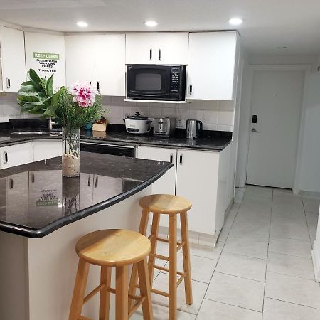 Tidy Private Rooms With Full Kitchen 多伦多 外观 照片