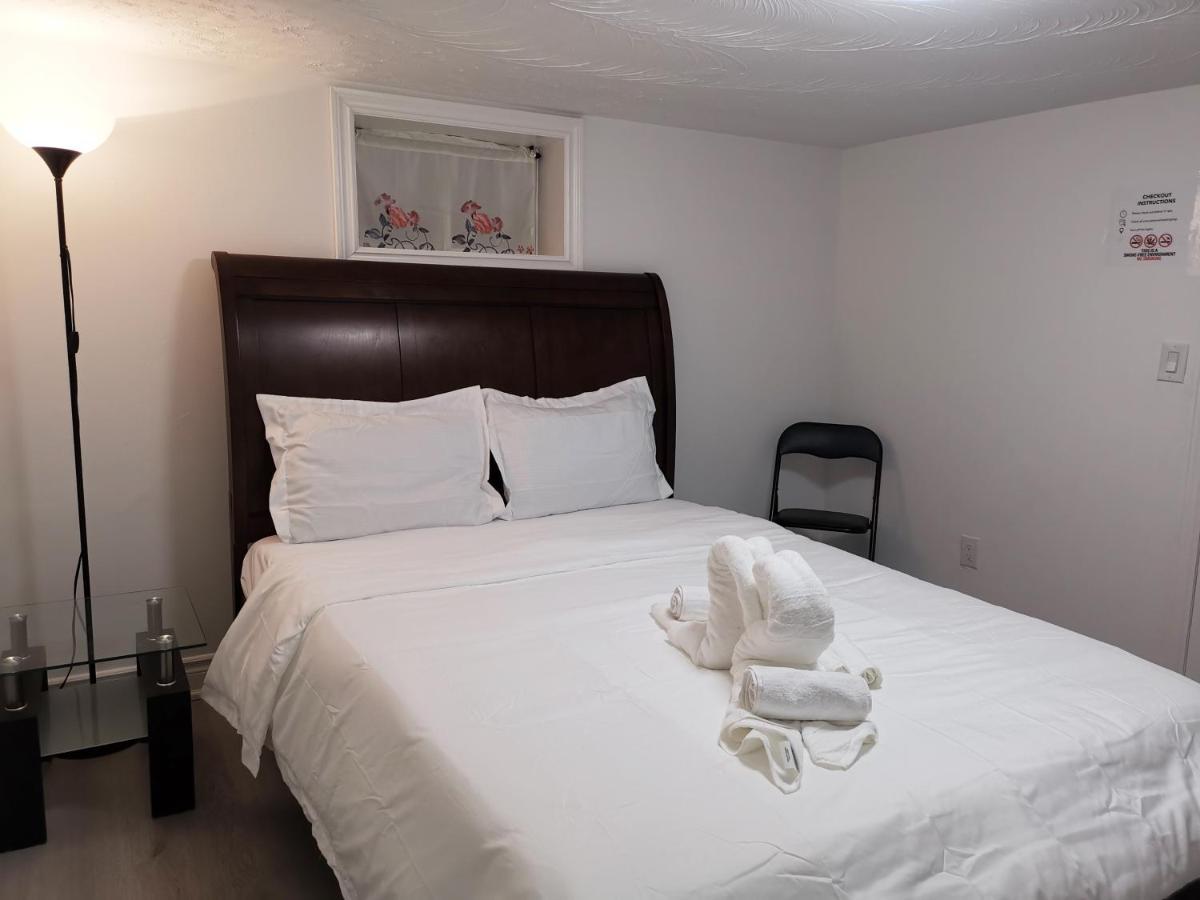 Tidy Private Rooms With Full Kitchen 多伦多 外观 照片