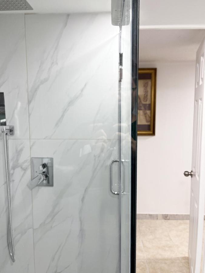 Tidy Private Rooms With Full Kitchen 多伦多 外观 照片